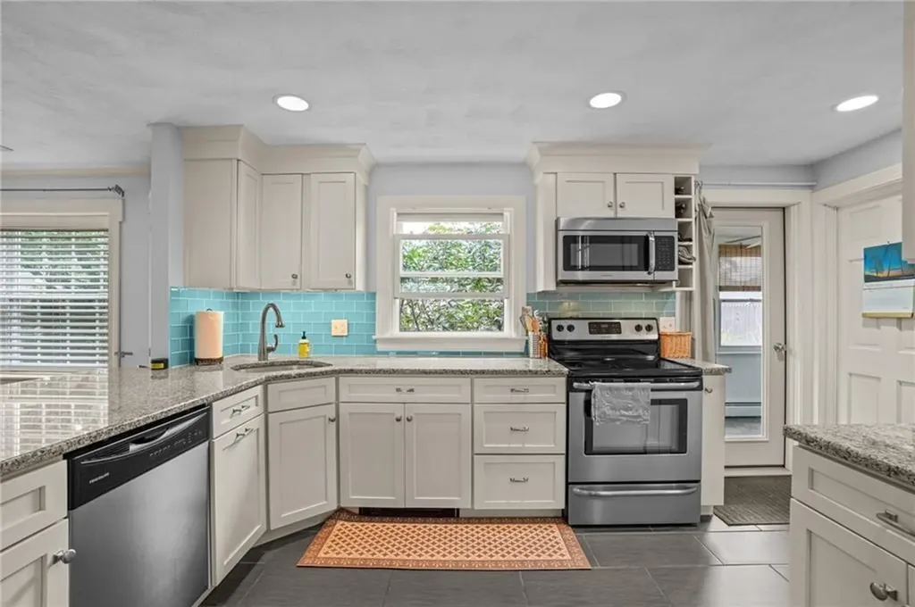 372 Manor Drive Warwick RI 02888