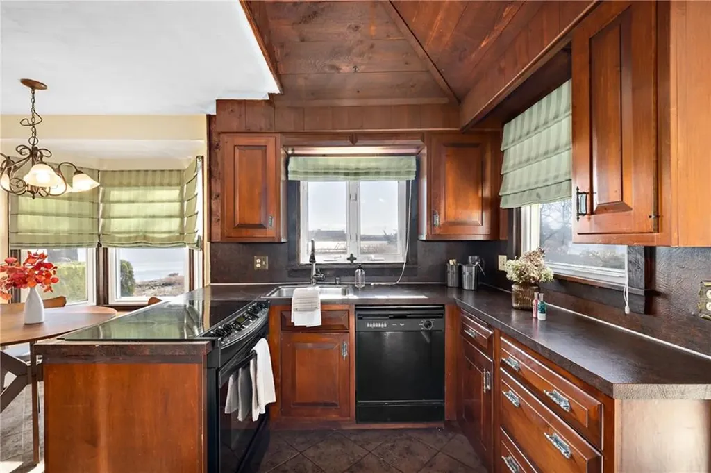 2 Palmer Street Barrington RI 02806