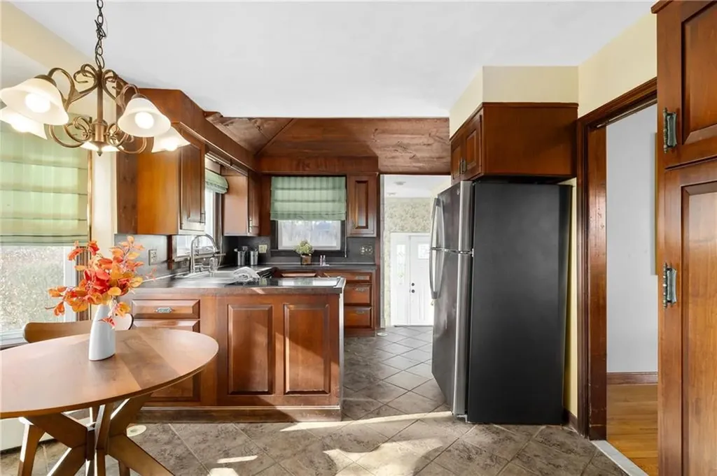 2 Palmer Street Barrington RI 02806