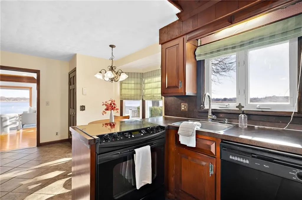 2 Palmer Street Barrington RI 02806