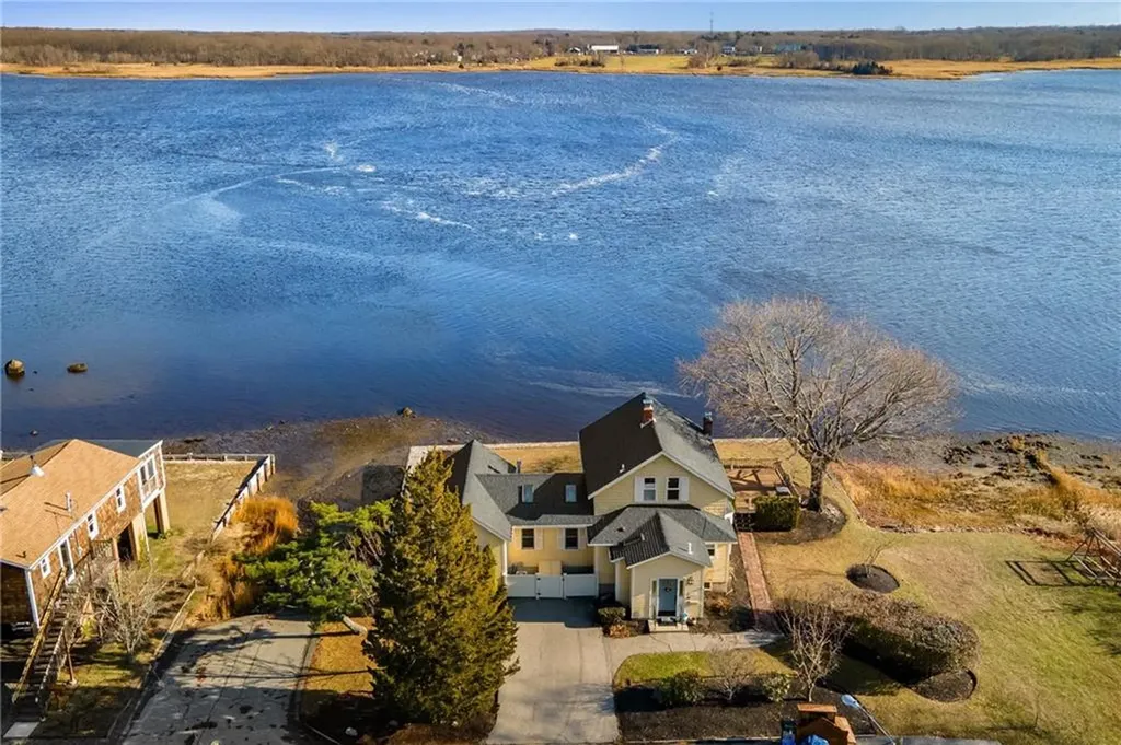 2 Palmer Street Barrington RI 02806