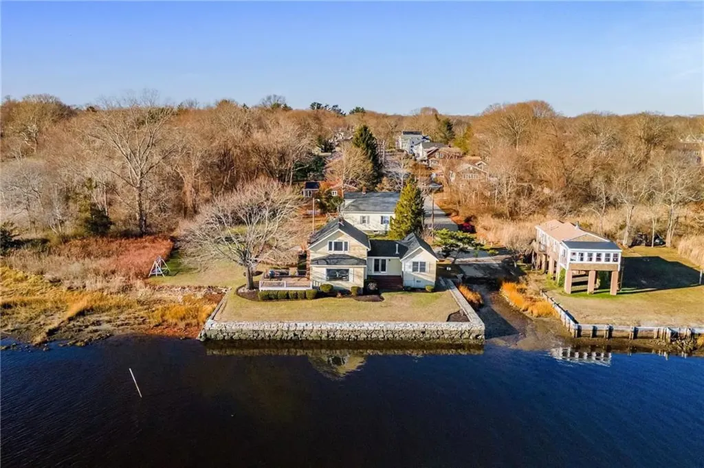 2 Palmer Street Barrington RI 02806