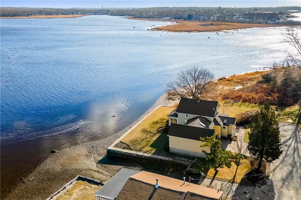 2 Palmer Street Barrington RI 02806