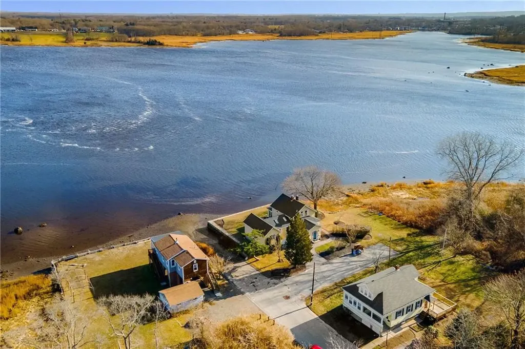 2 Palmer Street Barrington RI 02806