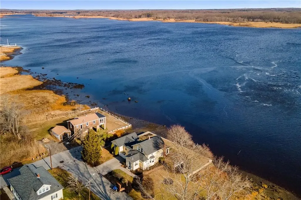 2 Palmer Street Barrington RI 02806