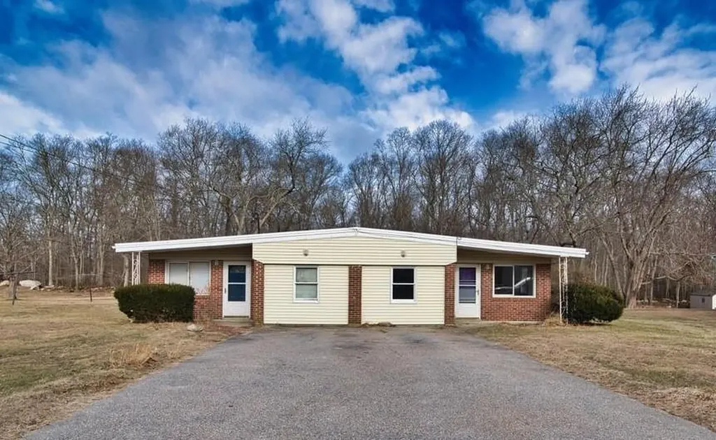 90 Furey Avenue Tiverton RI 02878