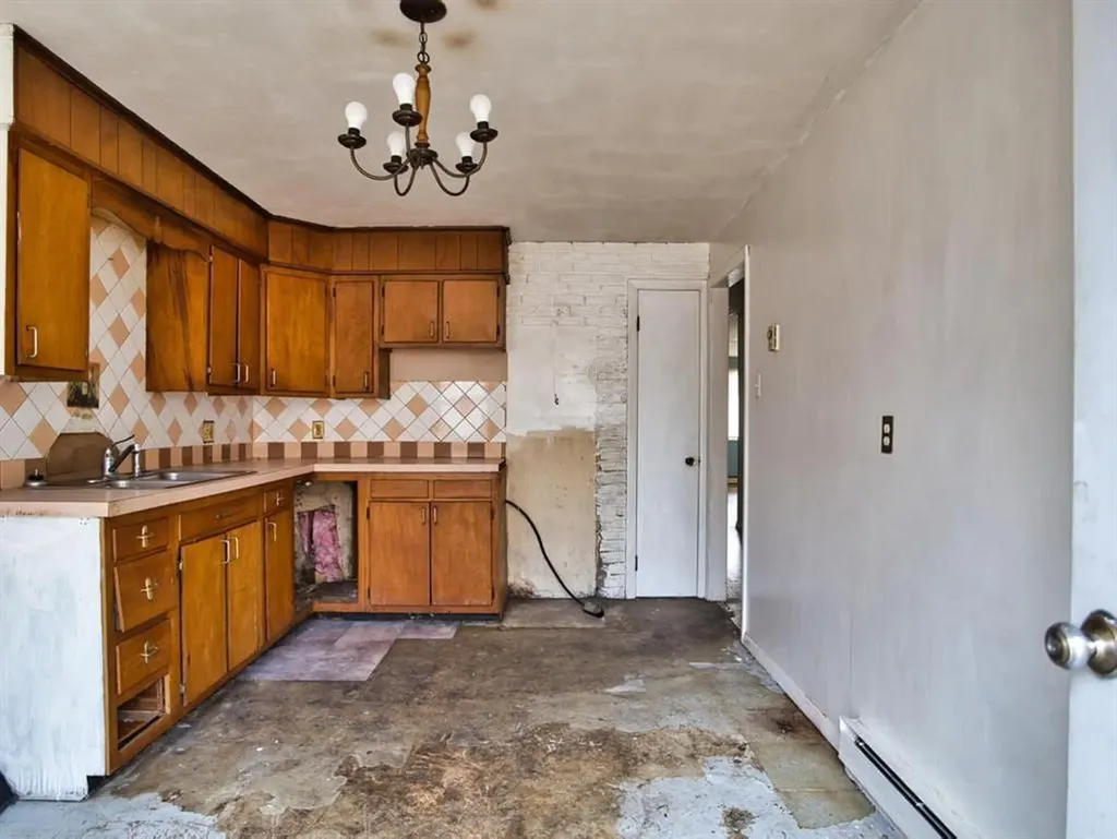 90 92 Furey Avenue Tiverton RI 02878