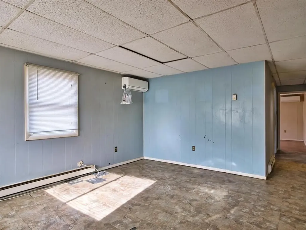 90 92 Furey Avenue Tiverton RI 02878