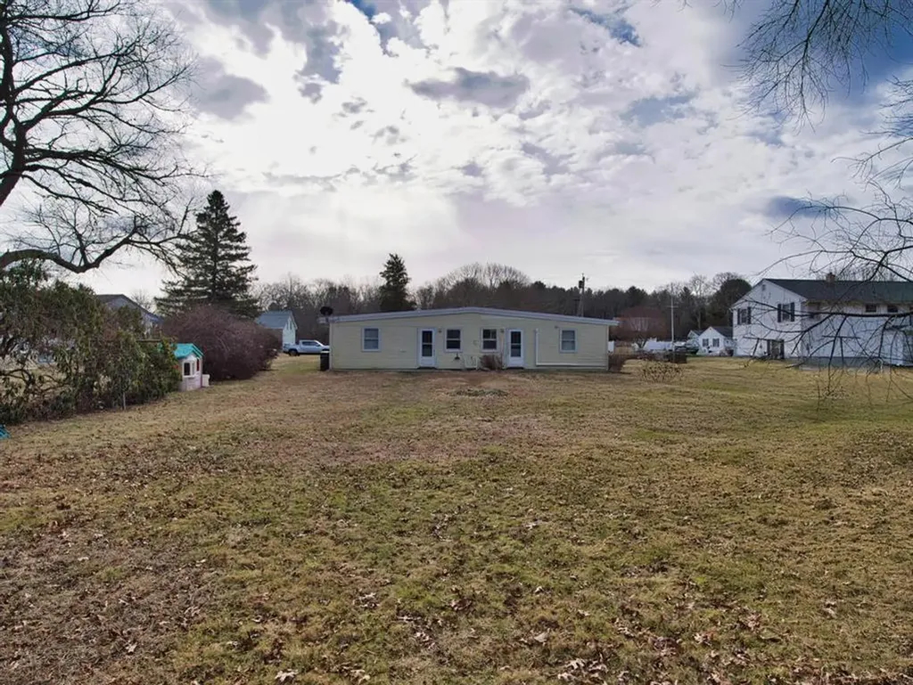 90 92 Furey Avenue Tiverton RI 02878
