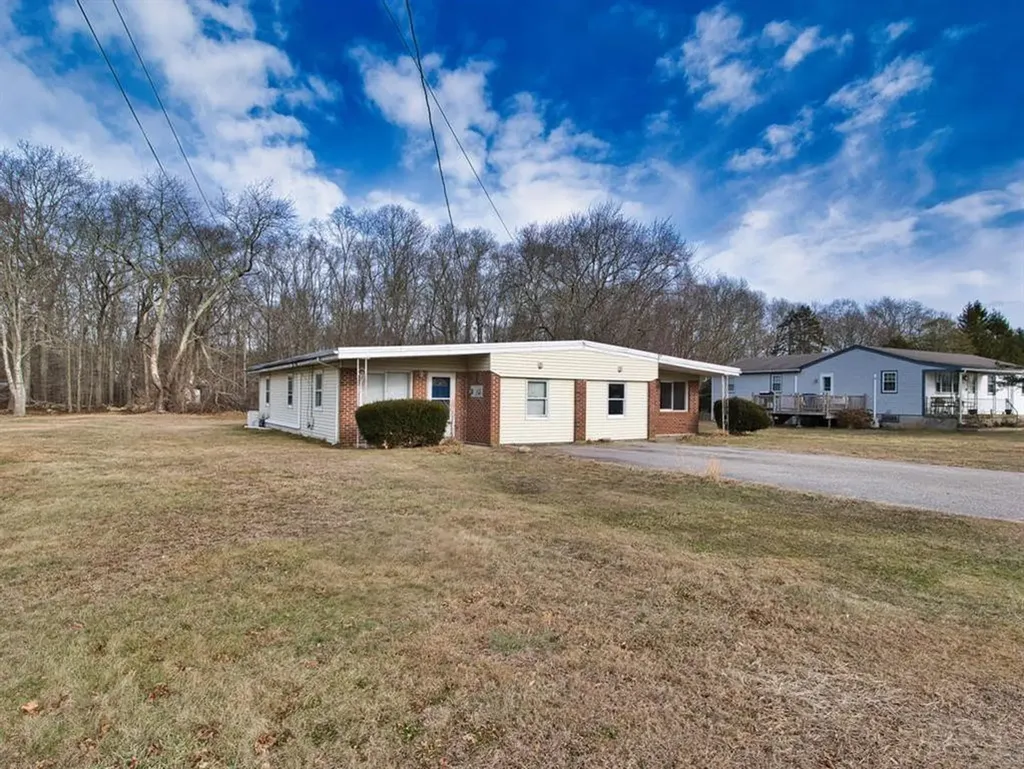 90 92 Furey Avenue Tiverton RI 02878