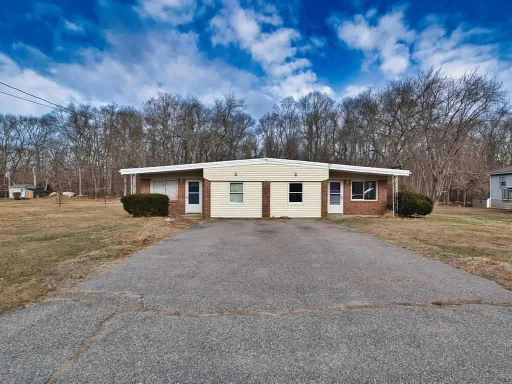 90 92 Furey Avenue Tiverton RI 02878