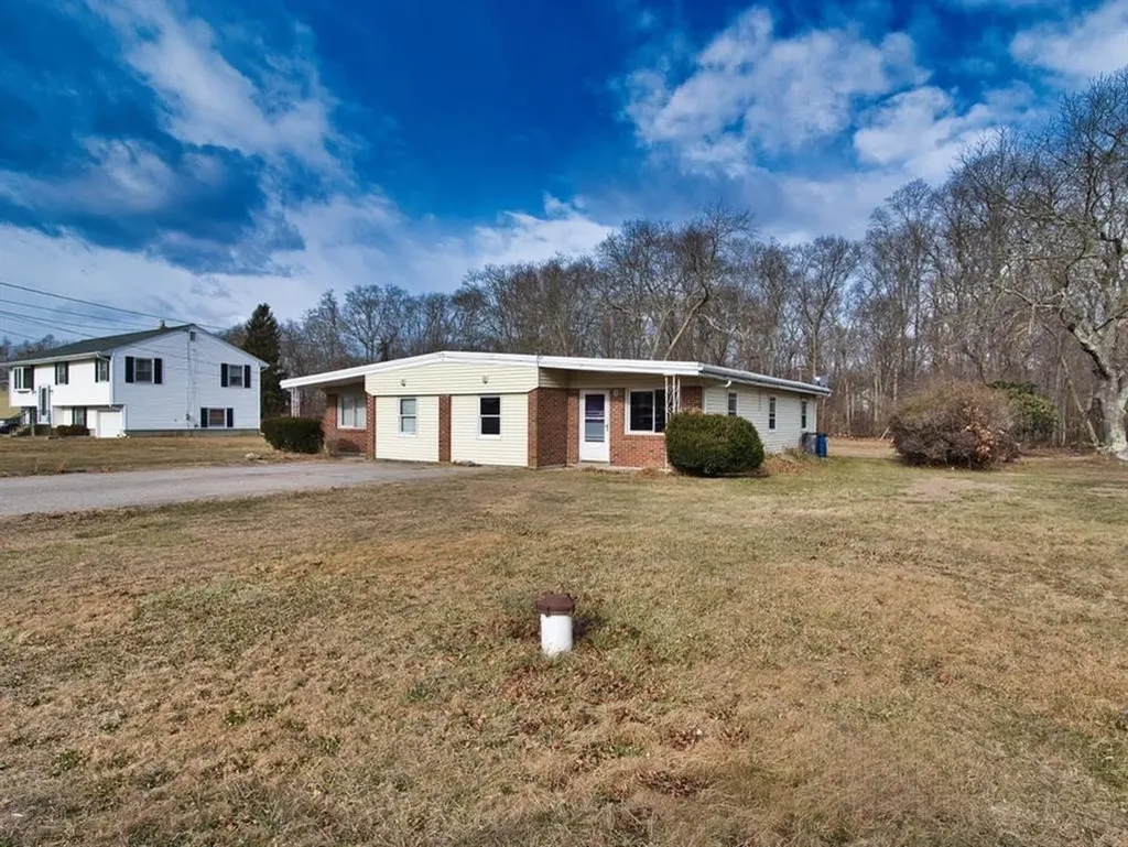 90 92 Furey Avenue Tiverton RI 02878