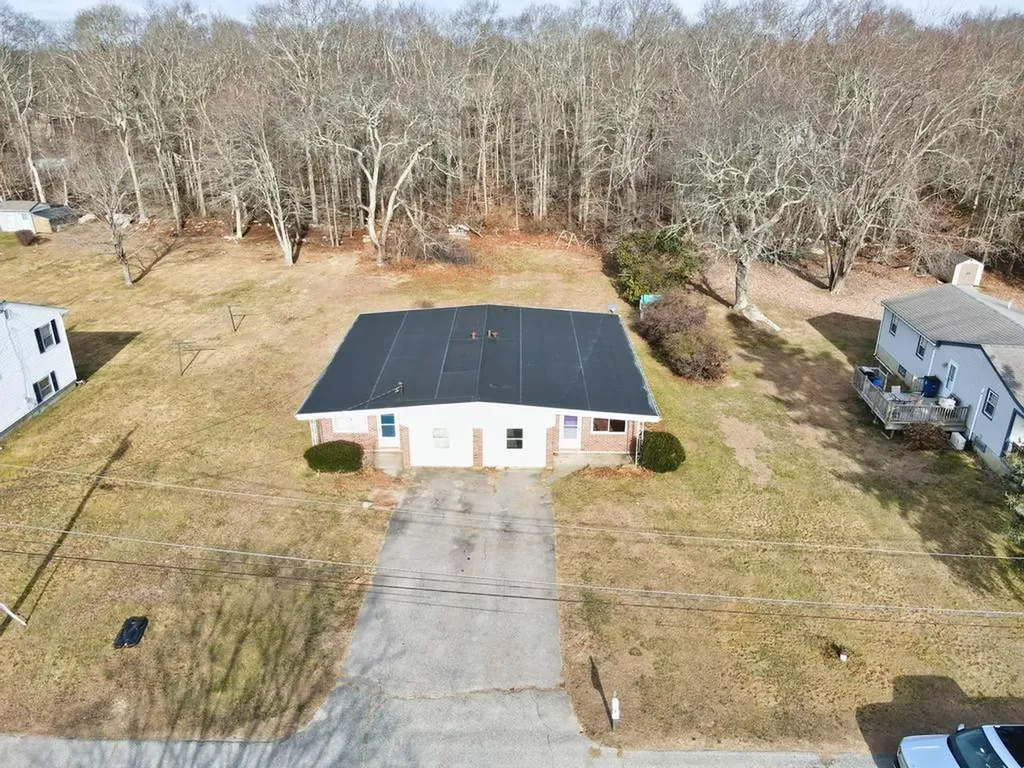 90 92 Furey Avenue Tiverton RI 02878