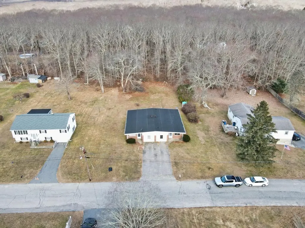 90 92 Furey Avenue Tiverton RI 02878