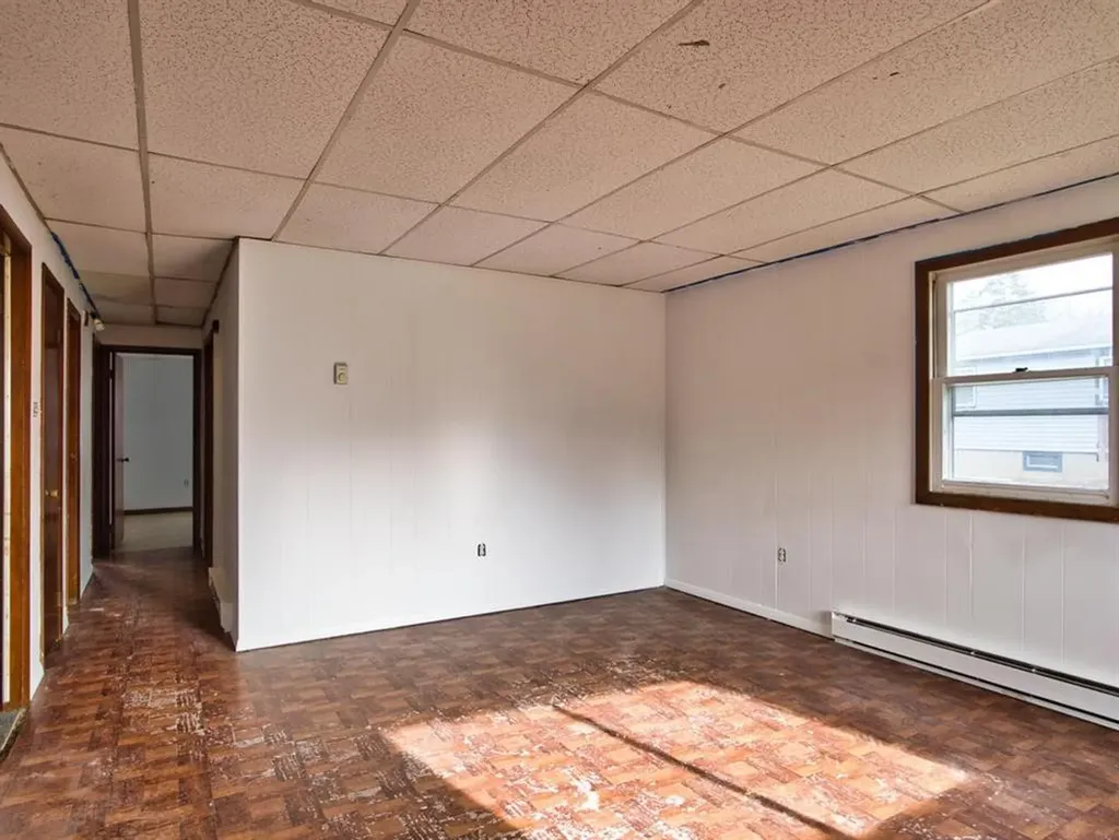90 92 Furey Avenue Tiverton RI 02878