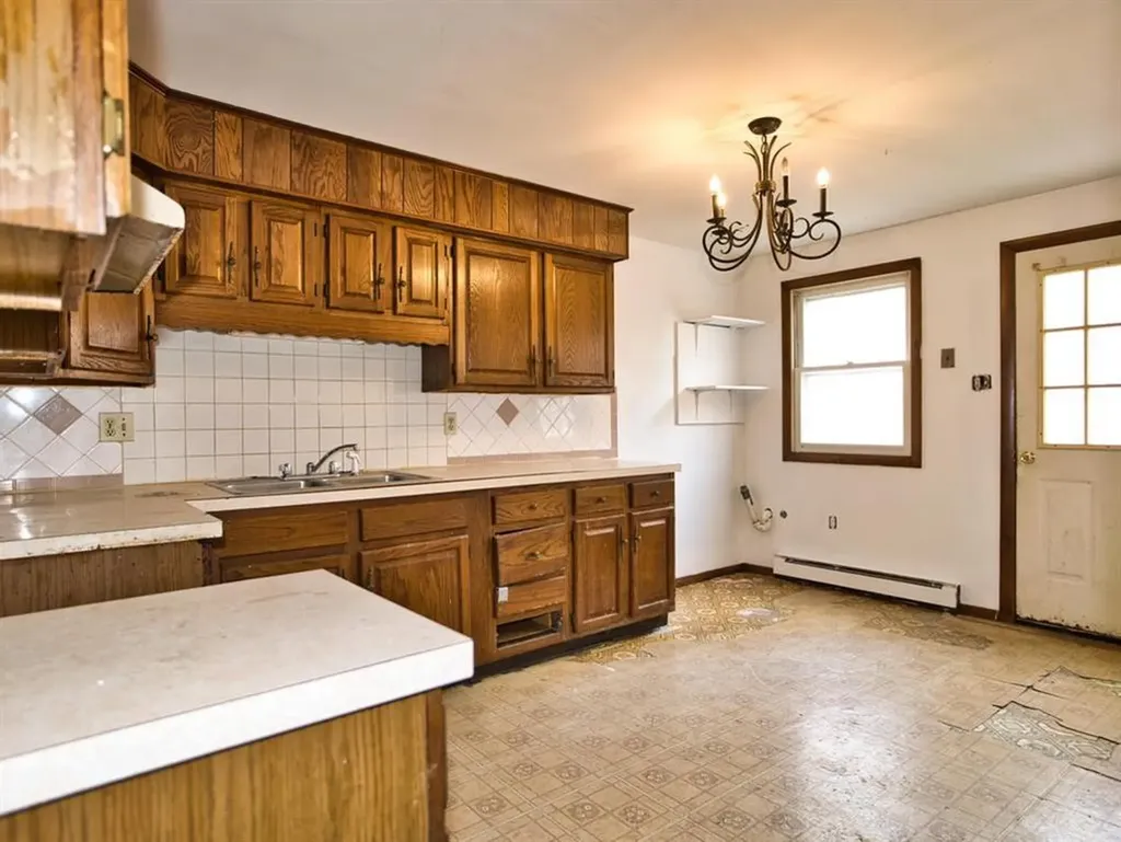 90 92 Furey Avenue Tiverton RI 02878
