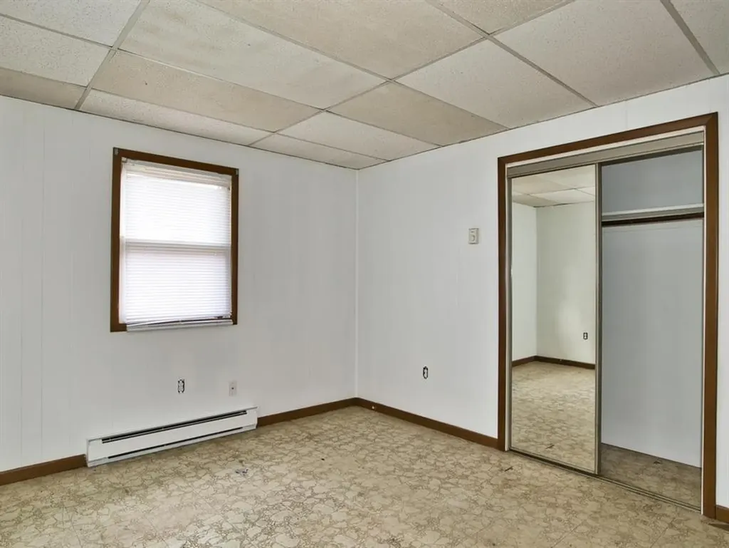 90 92 Furey Avenue Tiverton RI 02878