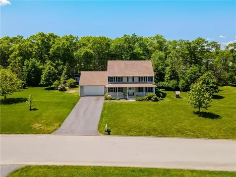 23 Teaberry Drive Lane Tiverton RI 02878