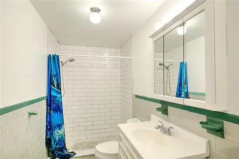 25 Vermont Avenue East Providence RI 02916