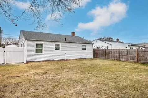 25 Vermont Avenue East Providence RI 02916
