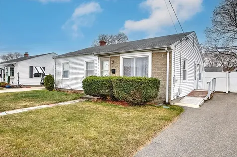 25 Vermont Avenue East Providence RI 02916