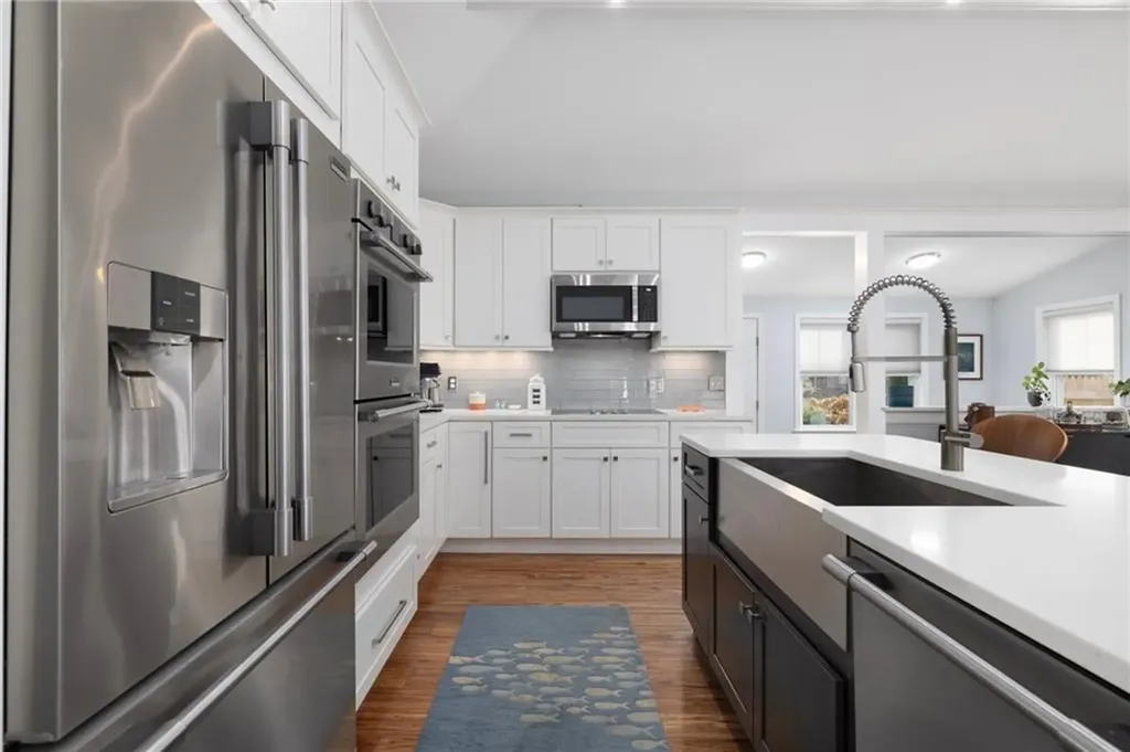 22 Walsh Avenue Barrington RI 02806