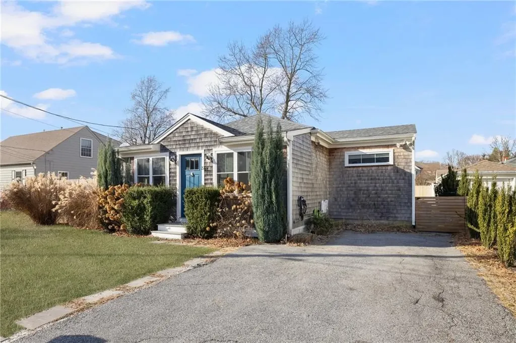 22 Walsh Avenue Barrington RI 02806