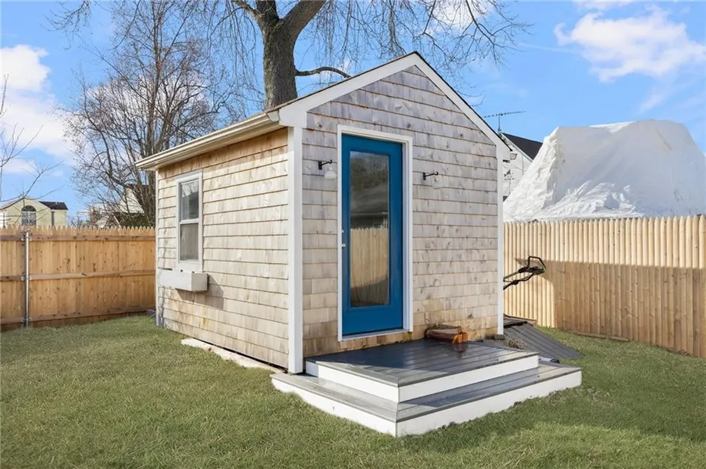 22 Walsh Avenue Barrington RI 02806