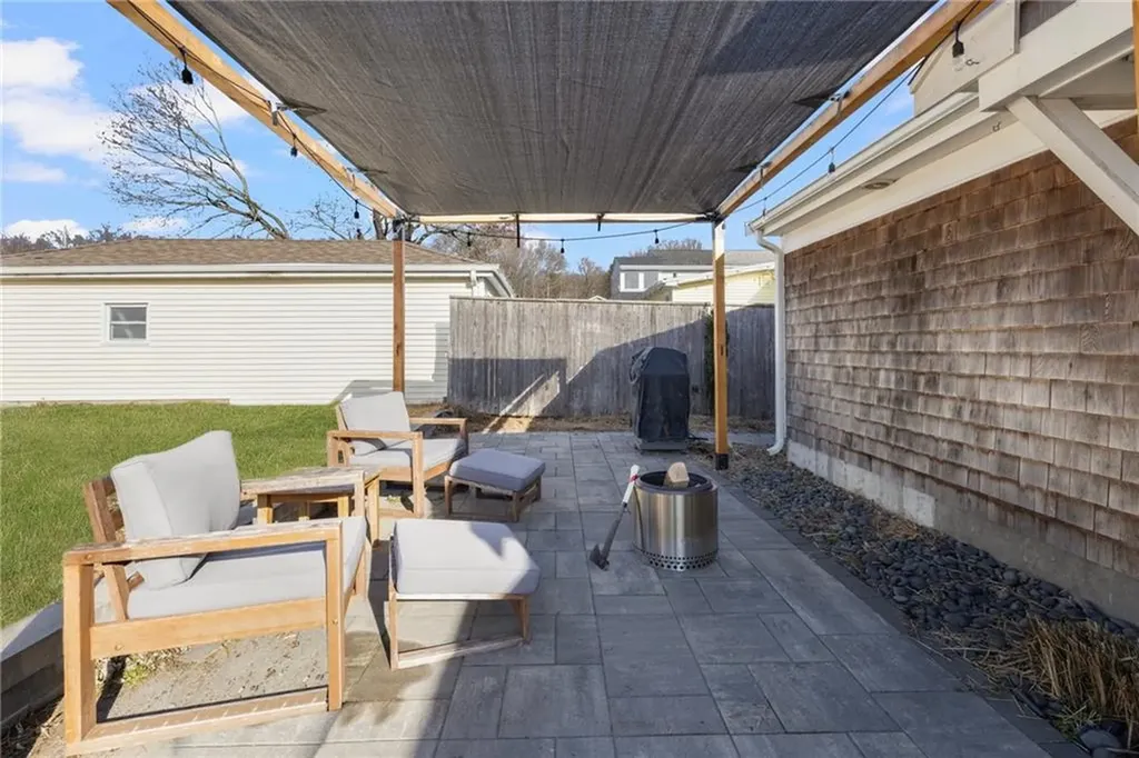 22 Walsh Avenue Barrington RI 02806