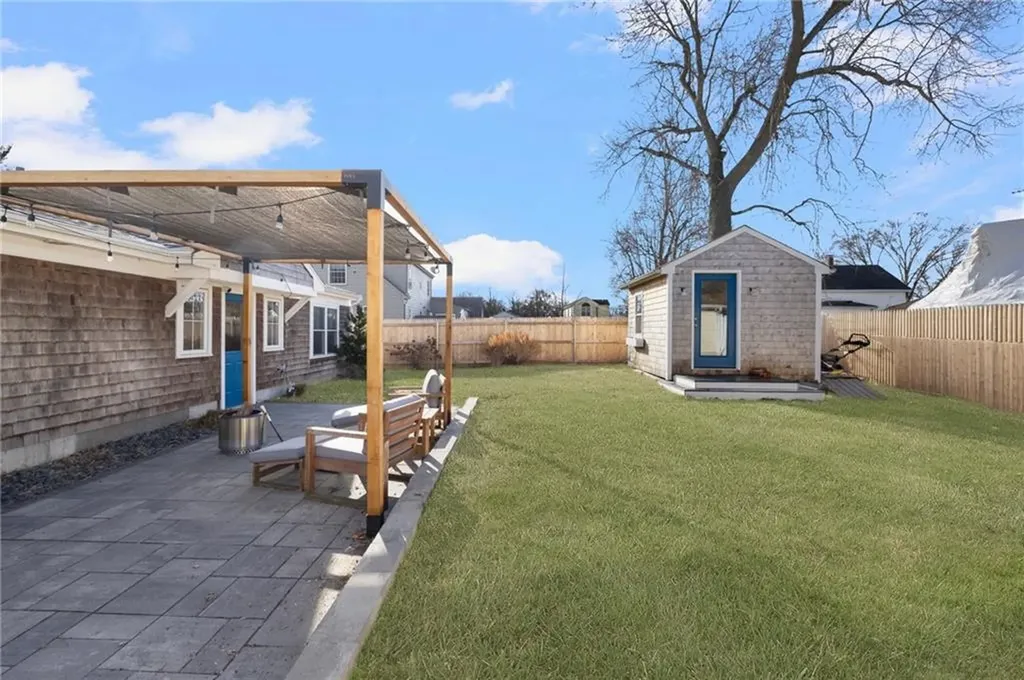 22 Walsh Avenue Barrington RI 02806