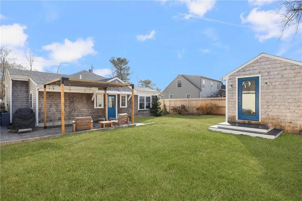 22 Walsh Avenue Barrington RI 02806