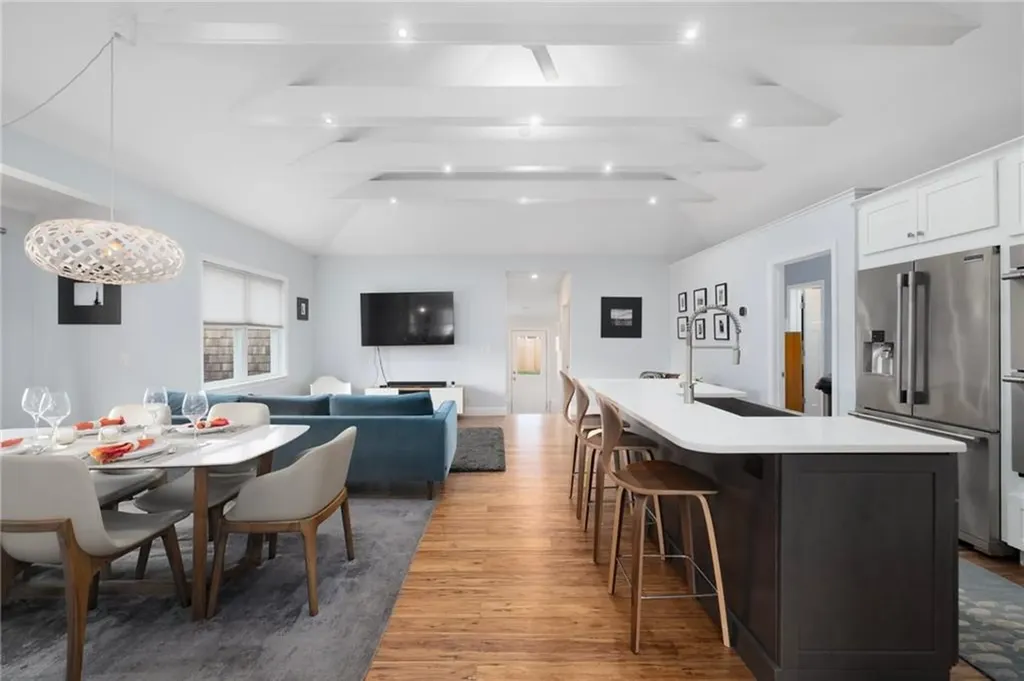 22 Walsh Avenue Barrington RI 02806