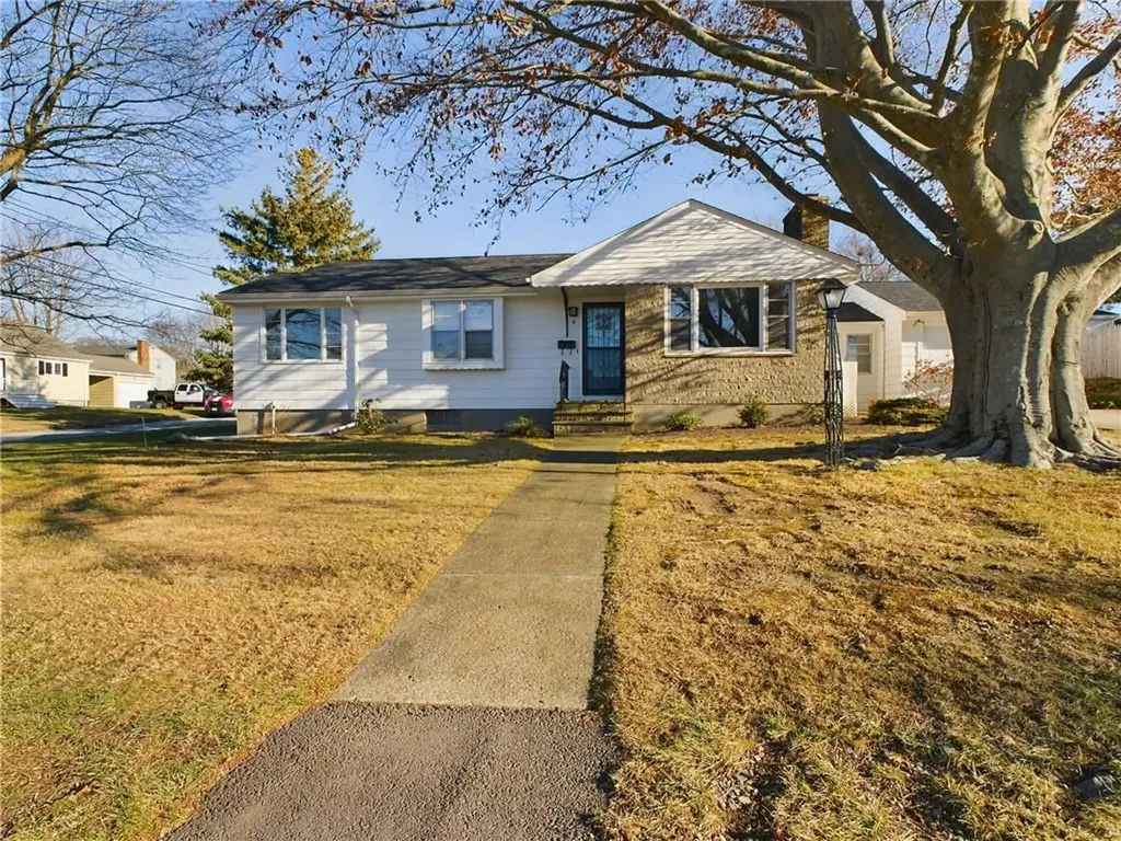 4 Oconnell Road Tiverton RI 02878