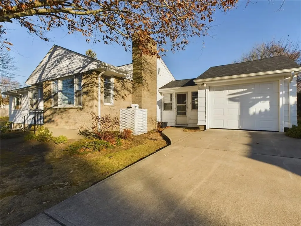 4 Oconnell Road Tiverton RI 02878