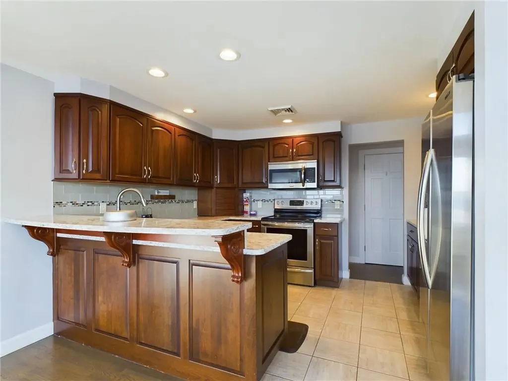 643 Old Colony Terrace Tiverton RI 02878