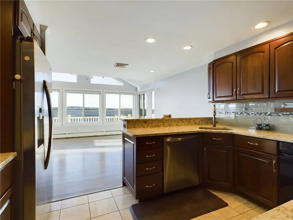643 Old Colony Terrace Tiverton RI 02878