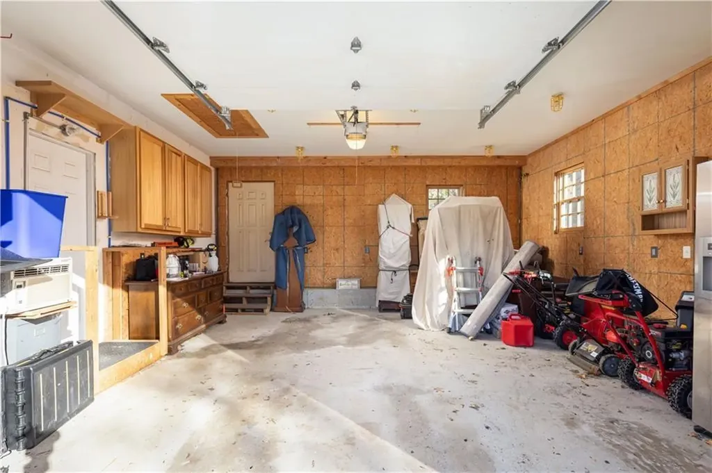 390 Fairview Avenue Coventry RI 02816
