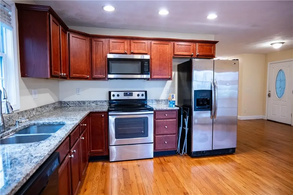 5 7 Hewitt Street Providence RI 02909
