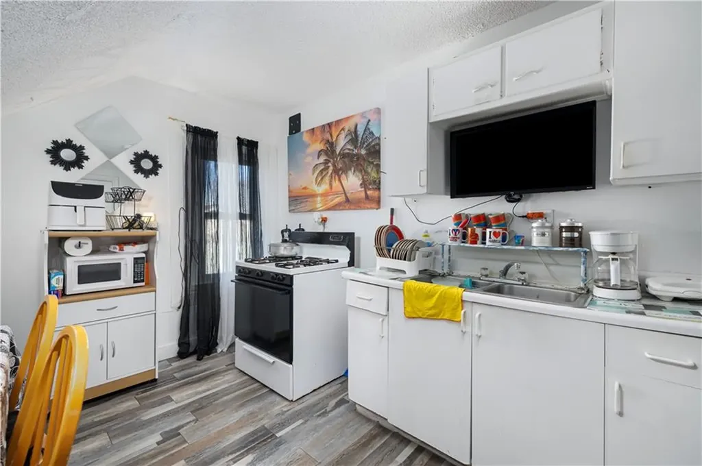 313 Sayles Street Providence RI 02905