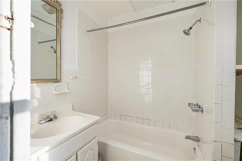 313 Sayles Street Providence RI 02905
