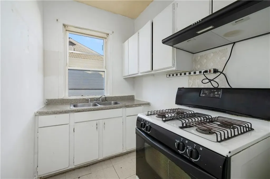 313 Sayles Street Providence RI 02905