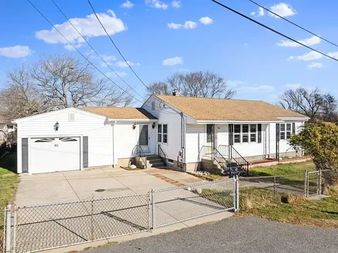 24 Hudson Street Tiverton RI 02878