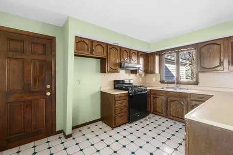 24 Hudson Street Tiverton RI 02878