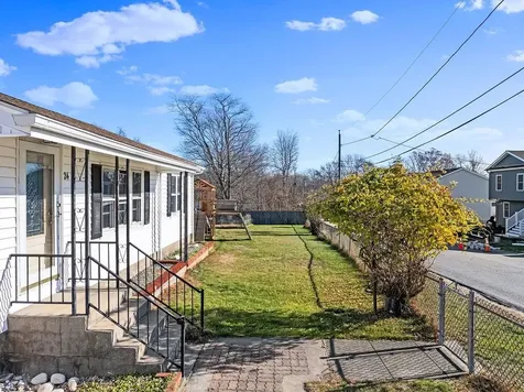 24 Hudson Street Tiverton RI 02878