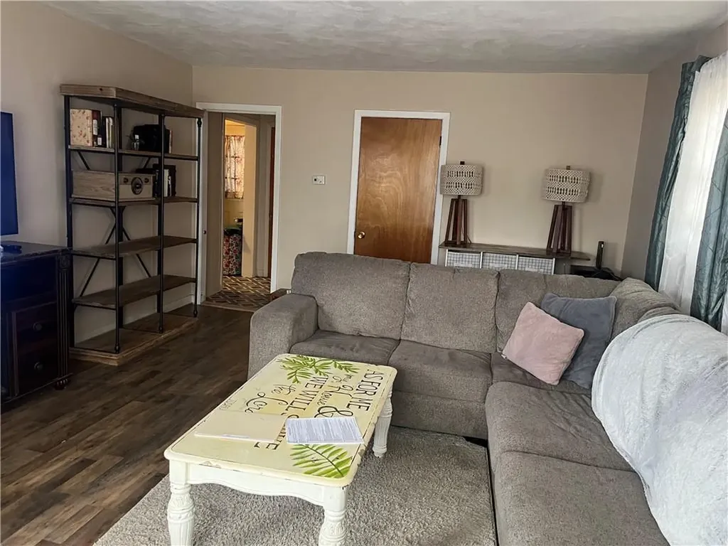 176 Horse Neck Road Warwick RI 02889