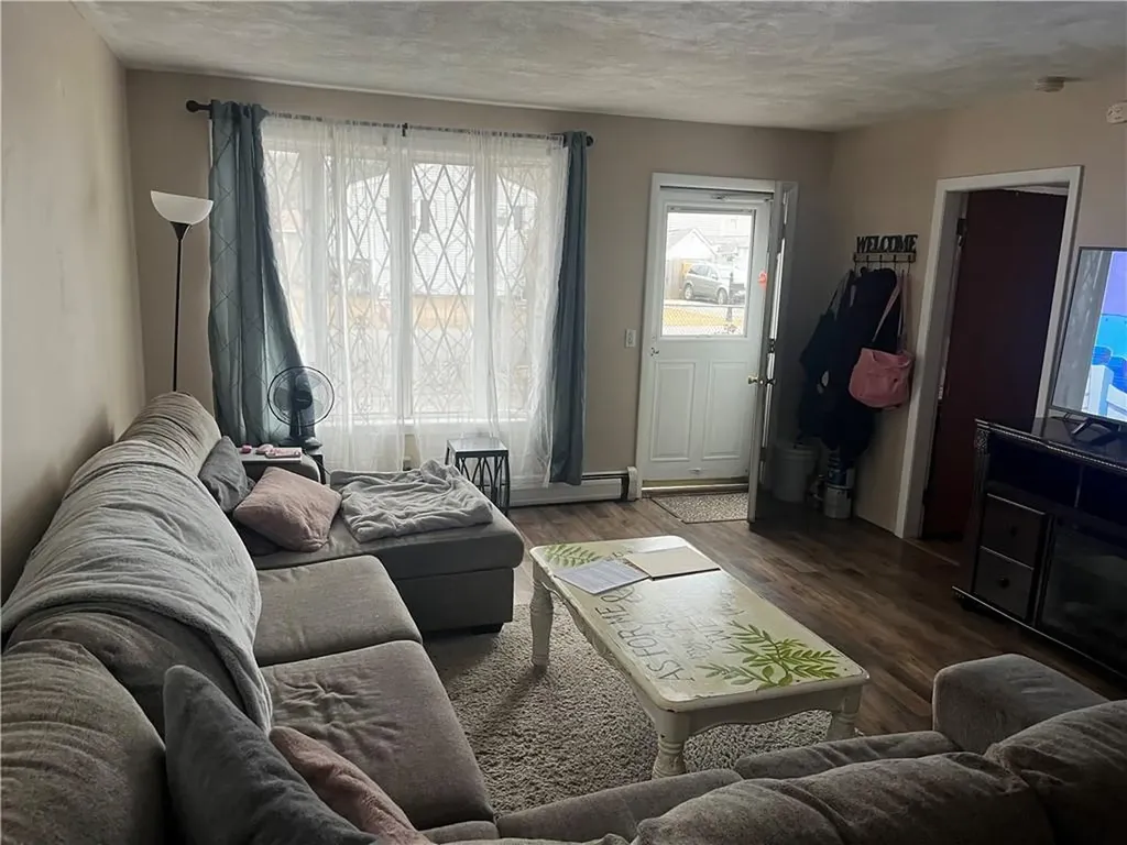 176 Horse Neck Road Warwick RI 02889