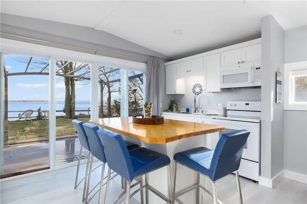 217 Namquid Drive Warwick RI 02888