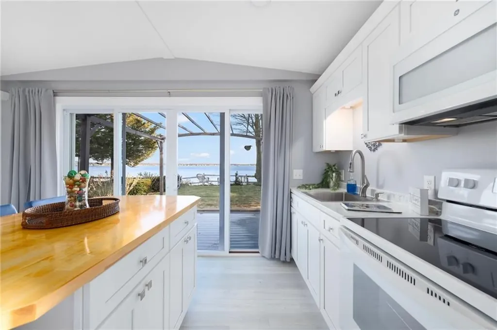 217 Namquid Drive Warwick RI 02888