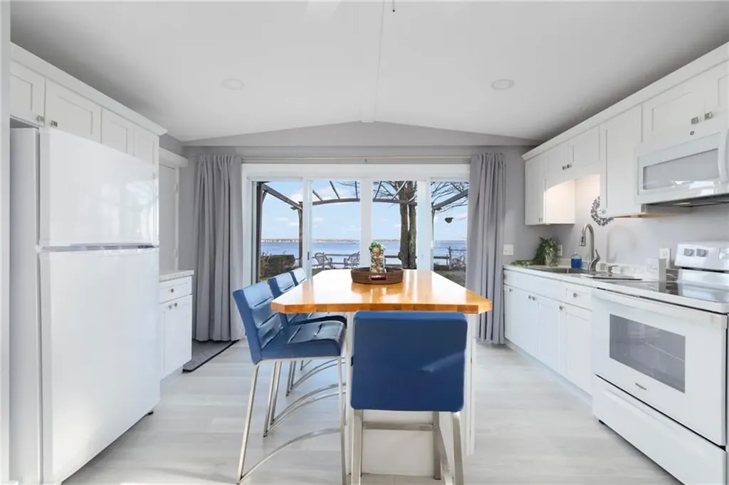 217 Namquid Drive Warwick RI 02888
