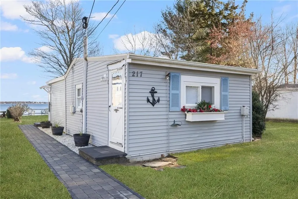 217 Namquid Drive Warwick RI 02888
